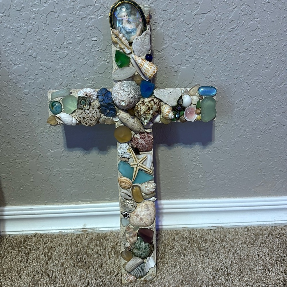 Shell cross wall decor